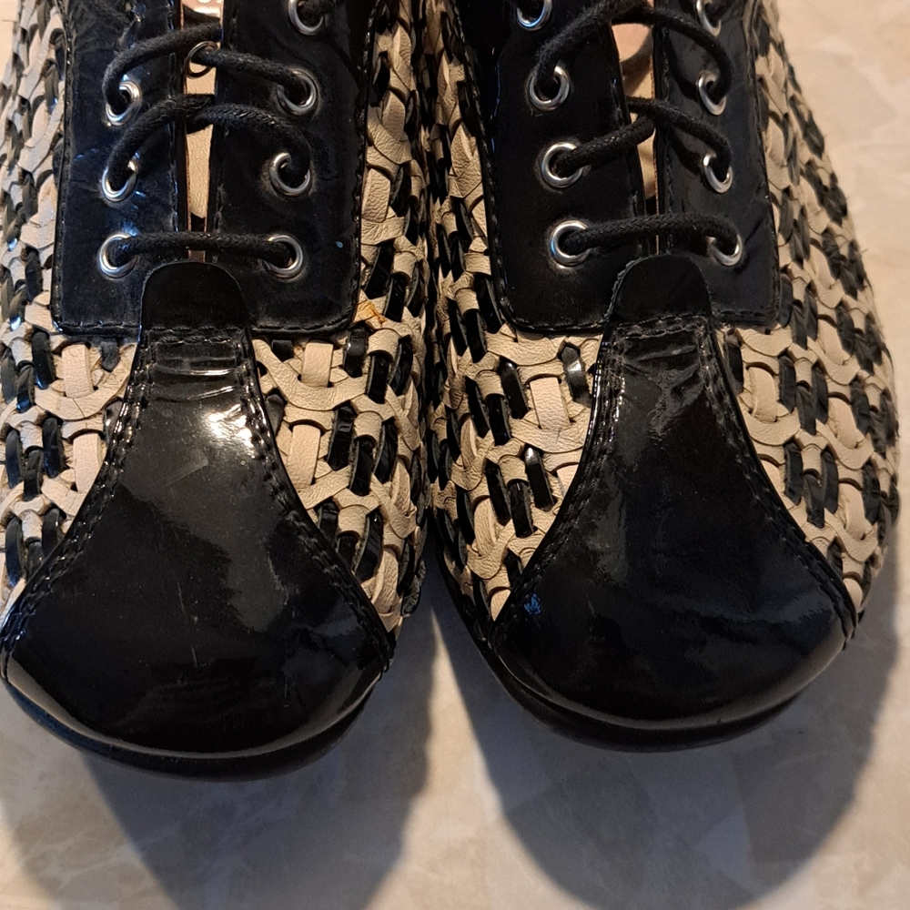 Taryn Rose Black and Cream Woven Lace-Up Flats
